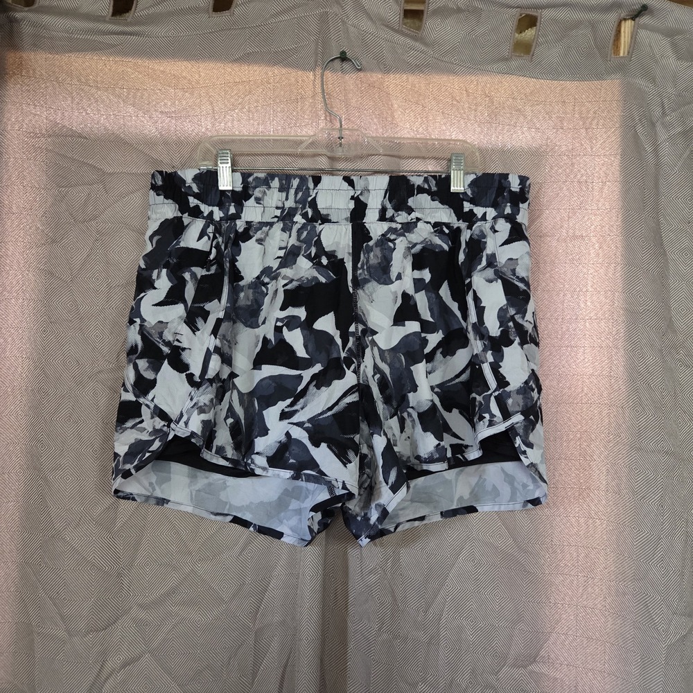 Avia Shorts Womens Plus 2XL Black Camouflage Lined Elastic Waist Athletic Gym